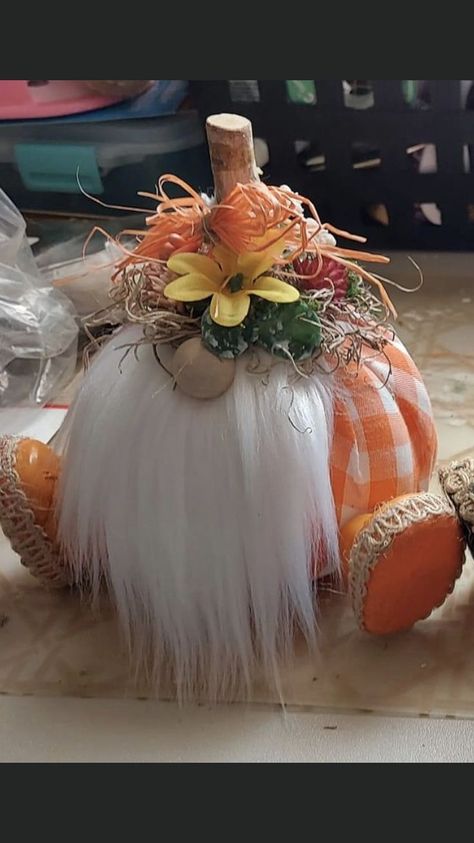 Diy Fall Gnome Door Wreath, Pumpkin Nomes, Gnome Fall Decor, Diy Fall Nomes, Pumpkin Gnome Diy, Halloween Crafts 2023, Woodland Gnomes Diy, Pumpkin Gnomes Diy, Gnome Pumpkin Decorating