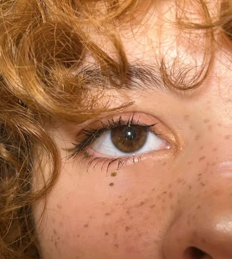 Clear Skin Freckles Face, Brown Eyes Ginger Hair, Ginger Face Claims Female, Eye Freckles, Freckles Woman, Makeup With Freckles, Faux Freckles, Freckle Face, Lily Evans