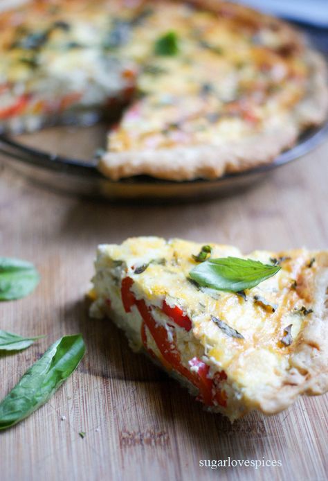 Pepper and Onion Quiche Ideas For Lunch, Onion Quiche, Fridge And Freezer, Lunch Bowl, Canadian Food, Savoury Recipes, Egg Dish, Quiche Recipes, Peppers Recipes