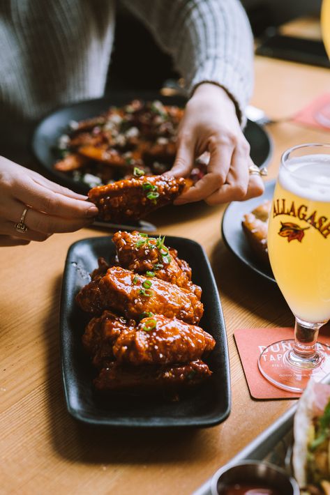 Chicken Wings Photoshoot, Chicken Wings Photography Food Styling, Chicken Wing Photography, Wings Food Photography, Chicken Wings Photography, Chicken Wings Restaurant, Chicken Wings Bbq, Wings Restaurant, Wings Photography