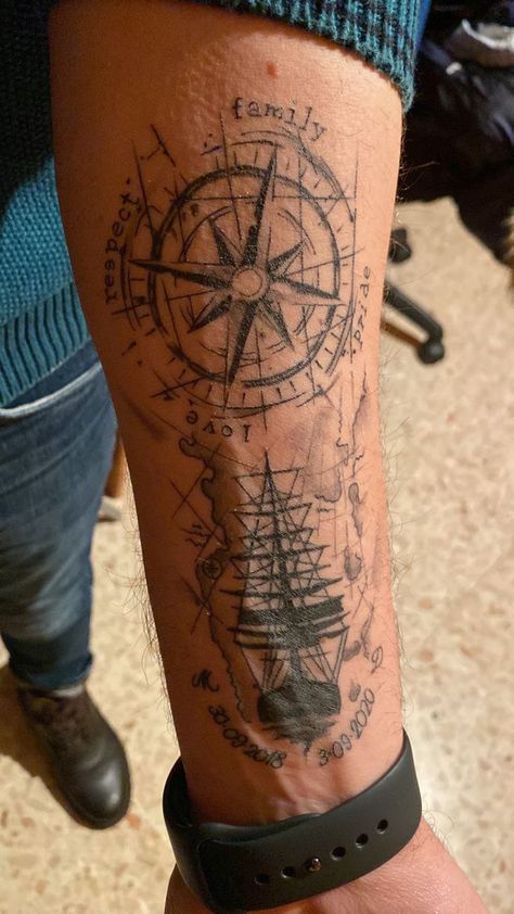 Cool Compass Tattoos, Tattoo Compass Men, Venti Tattoo, Pirate Compass Tattoo, Compas Tattoo, Beards Tattoos, Nautical Compass Tattoo, Compass And Map Tattoo, Compass Tattoo Men