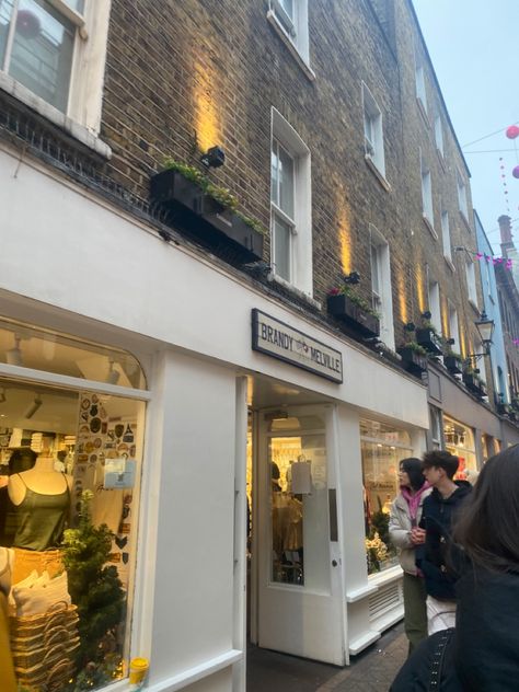 London Brandy Melville, Brandy Melville London, Shopping In London, Aesthetic Shopping, London Vibes, Roman Candle, Shopping Wishlist, London Shopping, London Aesthetic