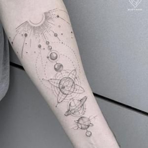 Fineline Space Tattoo, Fine Line Universe Tattoo, Planet Fine Line Tattoo, Space Theme Tattoo Ideas, Geometric Style Tattoo, Joey Tattoo, New Tattoo Styles, Cosmic Tattoo, Universe Tattoo