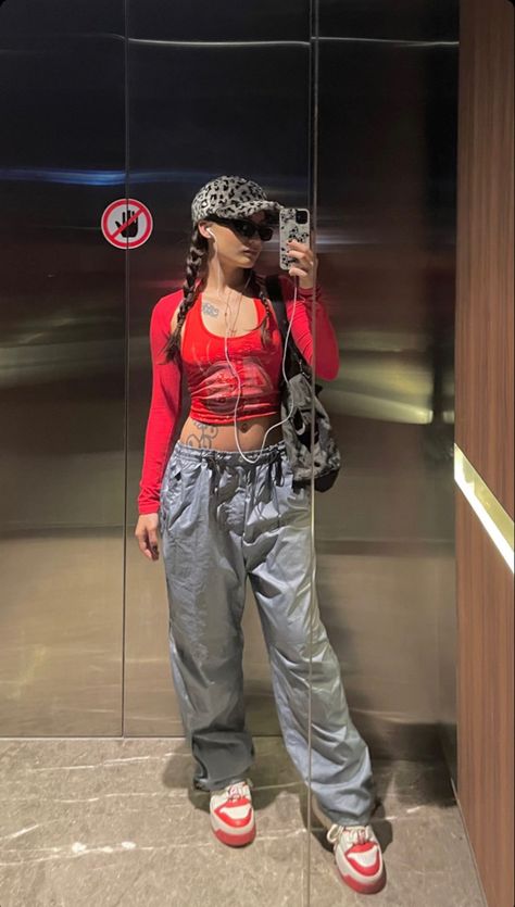 Grey And Red Outfits, Red Hair Outfits, Red Top Outfit, Elevator Selfie, Reflective Pants, Parachute Pants Outfit, Edgy Girls, Skater Outfits, Silver Pants