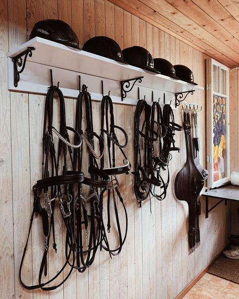 A tack room filled with horse riding accessories on a wall. Tack Room Design, Tackroom Ideas Equestrian, Tackroom Ideas, Horse Blankets Storage, Dream Barn Stables, Tack Room Organization, Horse Tack Rooms, Horse Farm Ideas, Tack Rooms