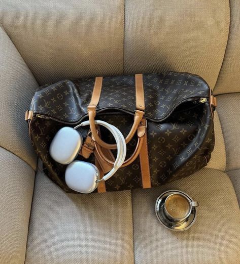 Keepall Louis Vuitton, Travel Aesthetics, Travel Vibes, Instagram Creator, Girl Aesthetics, Rococo Fashion, Super Rich Kids, Video Course, Louis Vuitton Keepall