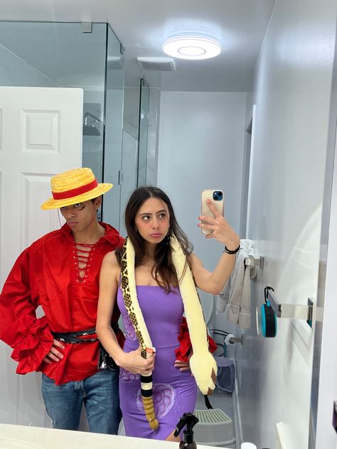 one piece monkey d luffy and boa hancock homemade halloween couple costumes Boa Hancock Costume Diy, One Piece Couple Costume, Boa Hancock Cosplay Ideas, Hancock Halloween, Luffy Halloween Costume, Robin One Piece Cosplay, Luffy And Boa Hancock, Luffy Boa Hancock, Luffy And Boa