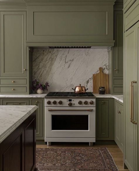 Absolutely captivated by this stunning green kitchen by @julialongchampsdesign! 💚✨ This kitchen is the perfect example of design that feels both timeless and fresh! Burgundy Walls, Timeless Kitchen Design, Transitional Design Style, Dining Buffet, Timeless Kitchen, Wood Vanity, Living Room White, Kitchen Cabinetry, Green Kitchen