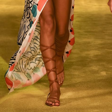 14 Shoe Trends From The Spring/Summer 2022 Runways Worthy Of A Spot In Your Closet Shoe Trends 2022, 2022 Shoe Trends, Trending Womens Shoes, Don't Sleep, Shoe Trends, Latest Shoe Trends, Prabal Gurung, Spring Summer 2022, Roaring Twenties