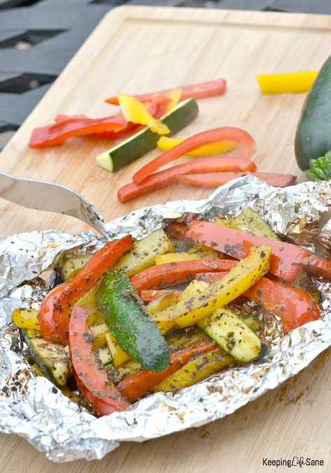 Are you looking for an easy recipe for the grill? You've found it! These grilled peppers and zucchini are the best! Grilled Bell Pepper Recipes, Grilled Zucchini Recipes, Grilled Bell Peppers, Grilled Peppers And Onions, Grilled Recipes, Pepper Recipes, Grilled Peppers, Zucchini Recipe, Bell Pepper Recipes