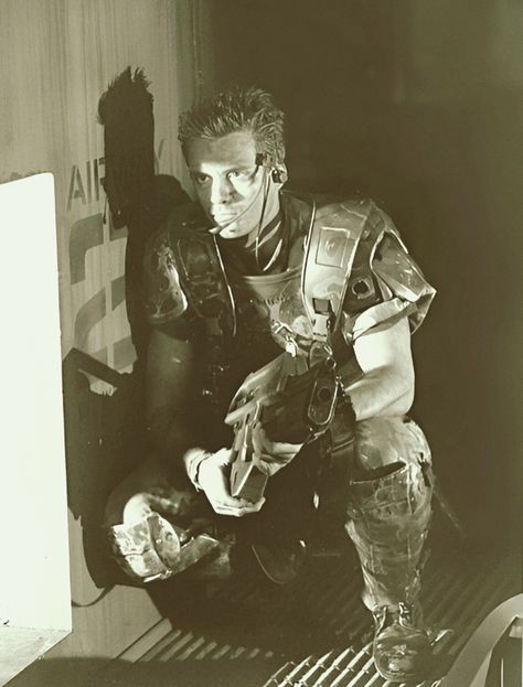 Aliens (1986) Michael Biehn Dwayne Hicks, Dragon Punch, Michael Biehn, Alien Franchise, Kyle Reese, Alien Resurrection, Aliens Colonial Marines, Colonial Marines, Aliens 1986