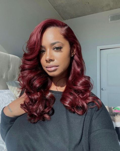 Hair Color For Brown Skin, Deep Red Hair, Frontal Wig Hairstyles, Red Hair Inspo, Hair Color Burgundy, Quick Weave Hairstyles, Dyed Hair Inspiration, Burgundy Hair, Hair Inspiration Color