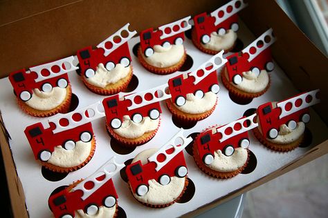 FIRETRUCK: theme Firefighter Cupcakes, Fire Truck Cupcakes, Fire Engine Cake, Truck Cupcakes, Fireman Cake, Firetruck Cake, Firetruck Birthday Party, Fireman Birthday, Firefighter Birthday