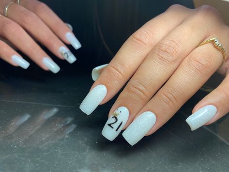 20 Birthday Nail Ideas, 21 Bday Nail Designs, Birthday Nails Gel Polish, 50 Birthday Nails, Nail Designs With Numbers, Nails For 30th Birthday, 21st Birthday Ideas Nails, Birthday Nails 20 Years Old, Birthday Nails Number