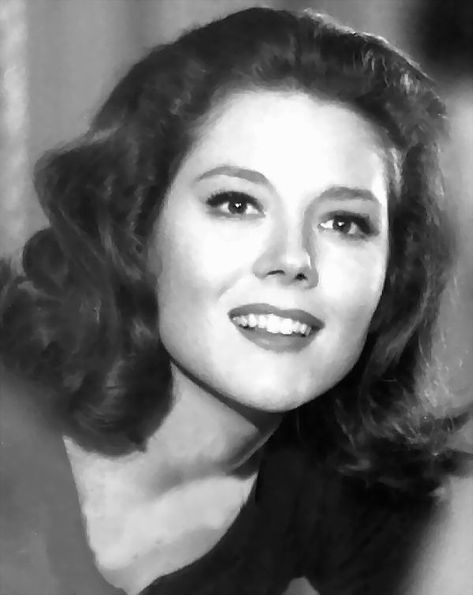 Avengers Women, Diana Riggs, Dame Diana Rigg, Avengers Series, Avengers Girl, James Bond Girls, Emma Peel, British Tv Series, Bond Girls