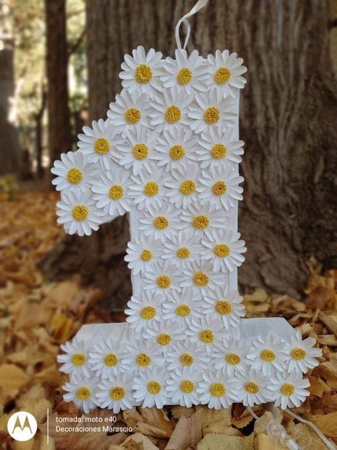 1st Bday Flower Theme, Daisy Birthday Favors, Daisy Themed Party Table Decorations, Daisy Piñata, Daisy Party Favors, Daisy Pinata, 1st Birthday Flower Theme, Daisy Party Theme 1st Birthdays, Daisy First Birthday Theme