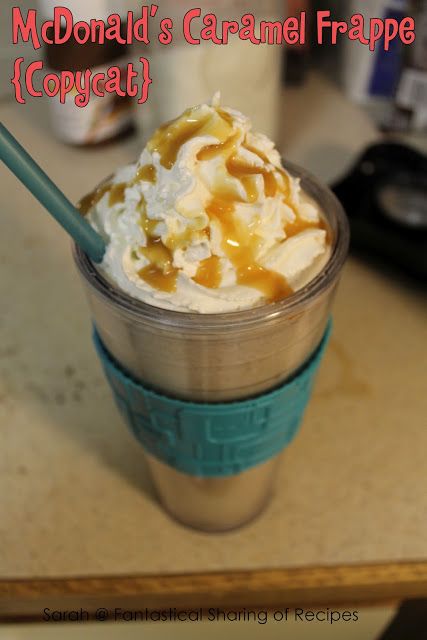 McDonalds Caramel Frappe {Copycat} - youll never have to leave the house again to enjoy this frozen drink! #copycat #frappuccino #caramel #beverage Mcdonalds Caramel Frappe, Carmel Frappe, Caramel Frappe Recipe, Caramel Frappe, Frappe Recipe, Frozen Drink, Cat Recipes, Smoothie Shakes, Frozen Drinks