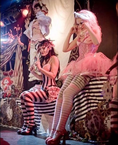 Steampunk Circus, Circus Fashion, Circus Outfits, Emilie Autumn, Circus Aesthetic, Dark Circus, Striped Stockings, Night Circus, Circus Costume