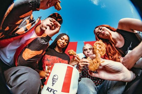 Friends Eating Together Aesthetic, Food Art Photography, Pizza Design, Food Photoshoot, Eating Pizza, Filipino Culture, People Food, Brand Campaign, Friends Laughing