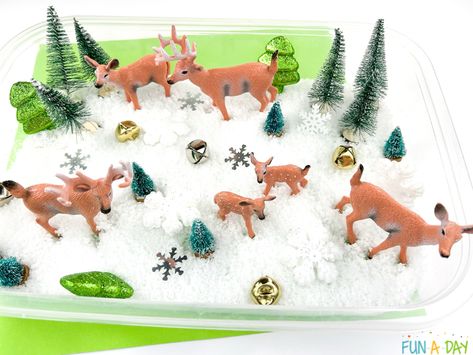 Reindeer Sensory Bin, Winter Lesson Plans, Christmas Activities For Preschool, Reindeer Activities, Farm Sensory, Sensory Snow, Farm Sensory Bin, Kindergarten Sensory, Reindeer Farm