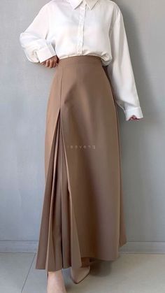 Maxi Skirts Outfit, Long Skirt Outfit Ideas, Long Skirt Outfit, Skirt Outfit Ideas, Modest Dresses Fashion, Long Skirt Fashion, Mode Turban, Long Skirt Outfits, Old Fashion Dresses