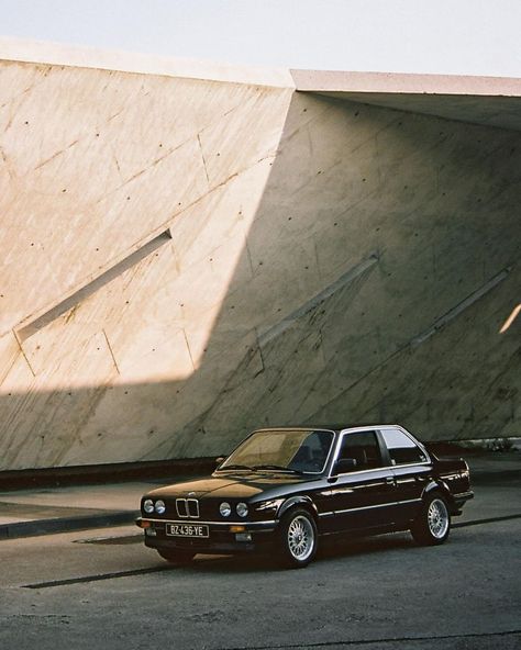 #24DaysofJoy with photos and holiday greetings from BMW fans around the world, today featuring @armandrosalie (#France) "Les souvenirs de… Bmw Vintage Car, Vintage Bmw Cars, E34 Interior, 90s Bmw, Old Bmw, Bmw Old, E30 Bmw, Vintage Bmw, Bmw Vintage