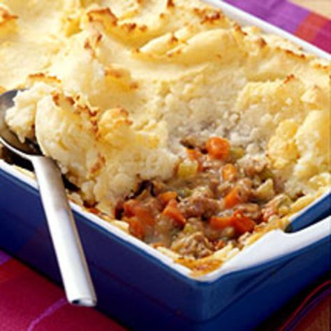 Classic Shepherd's Pie | Healthy Recipes | WW Canada Ww Dinners, Ww Food, Ww Meals, Beef Pies, Ww Freestyle, Resep Diet, Turkey Meat, Shepherd's Pie, Winter Drinks