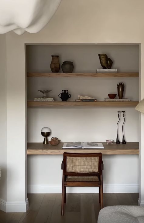 Alcove Desk Ideas, Desk Nook In Living Room, Wall Alcove Ideas, Desk Niche, Living Room Niche, Alcove Desk, Living Room Minimal, Built In Desk And Shelves, Dark Wood Shelves