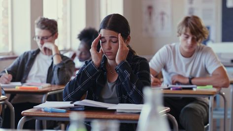 A college student with ADHD struggles to build and stick to a study routine. How can her mother help her devise a daily schedule and get unstuck? Frustrated Student, College Class, College Student, Study Habits, The Better Man Project, Freshman College, Burn Out, Mental Health Day, Struggling Students