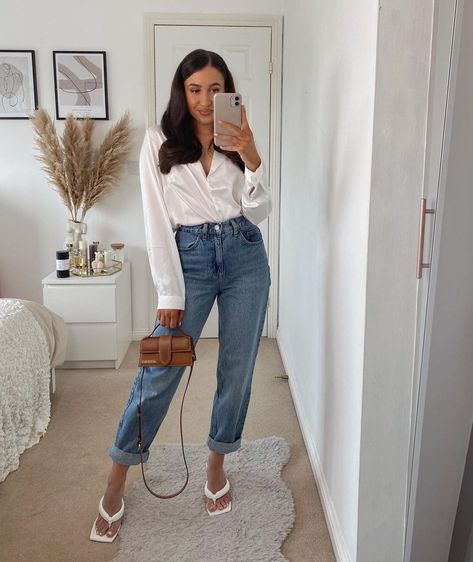 Mom Jeans Going Out Outfit, Mom Jeans Outfit Summer, Blue Mom Jeans, Mom Jeans Outfit, Sandals Outfit, Dream Girl, Going Out Outfits, Blue Pants, Girl Style