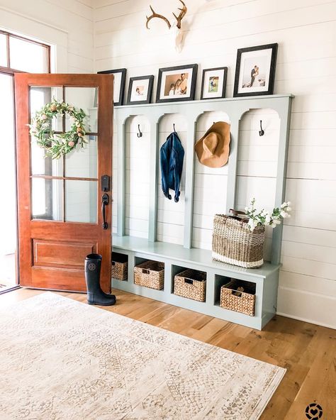 Love Joanna Gaines's style aesthetic? Flip through for homes that have that same modern farmhouse vibe, and offer a lot of inspiration. Homey Kitchen, Entry Storage, Joanna Gaines Style, Shabby Chic Sofa, Painting Tile Floors, Rustic Entryway, Think Spring, Entry Ways, Country Dining