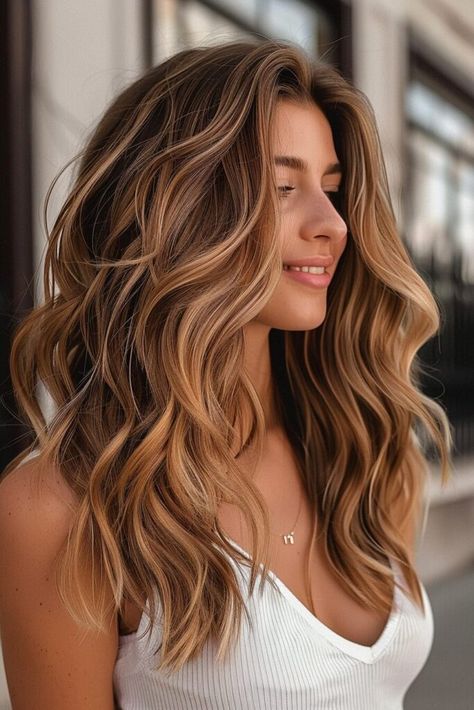 50 Blonde Highlights Ideas For All Face Shapes - Latest & Trendy Nail Designs Dark Blonde Hair With Caramel Highlights, Natural Fall Hair Color, Curly Hairstyles Y2k, Brunette Copper, Caramel Blonde Hair Color, Blonde Highlights Ideas, Natural Hair Fall, Brown Auburn Hair, Hairstyles Y2k