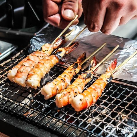 We've been grilling up in here for some ROBATA & BEATS this Saturday on our terrace #izakaya #izakayaofficial #nikkei #theentouragegroup… Izakaya Food, Robata Grill, Mini Grill, Grilled Chicken Wings, Asian Kitchen, Fish Market, Kitchen Bar, Food Hacks, Chicken Wings