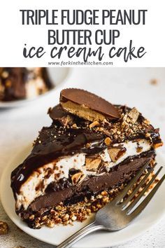 Peanut Butter Ice Cream Cake, Cream Deserts, Fudge Peanut Butter, Peanut Butter Cup Ice Cream, Cup Ice Cream, Butter Desserts, Quick Cookies, Fudge Chocolate, Pretzel Crust