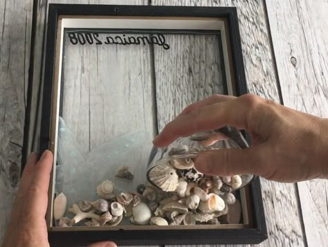 New Crafts For 2023, Wrapping Gifts Ideas Creative, Wrapping Gifts Ideas, Seashell Shadow Boxes, Seaglass Beach, Seashell Display, Shell Display, Creative Wrapping, Nautical Bathroom