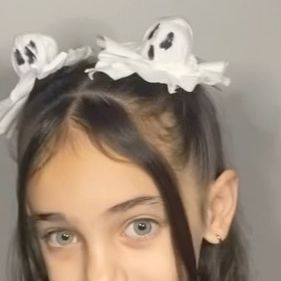 Rachel Mifsud on Instagram: "This is a Must for Halloween Hair 👻👻#viralbuns #hairtips #hair #viralhairvideos #halloween #halloween🎃 #halloweenhair #tip #musttry #minibuns #hairtutorial #ghost #ghostbuns #kidshairstyles #school" Halloween Hairdos For Kids, Ghost Makeup Kids, Ongles Halloween, Ghost Hair, Ghost Makeup, Bump Hairstyles, Hear Style, Girl Pony, Ghost Halloween Costume