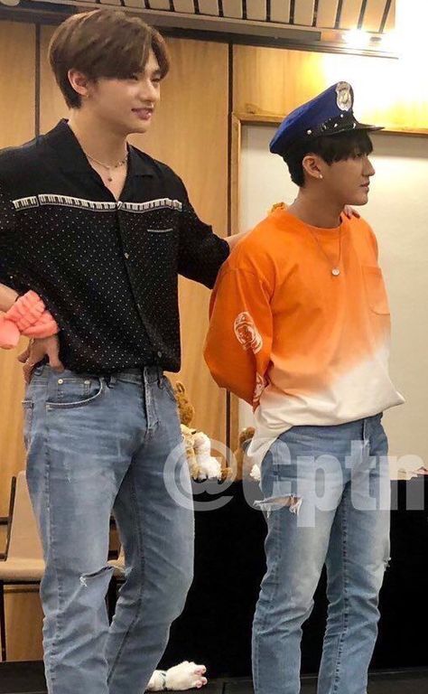 Changbin Height Difference, Changbin Standing Next To Hyunjin, Changbin In Shorts, Changbin On Stage, Changbin Singing, Height Difference, Skz In Cute, Kids Shorts, Cartoon Wallpaper