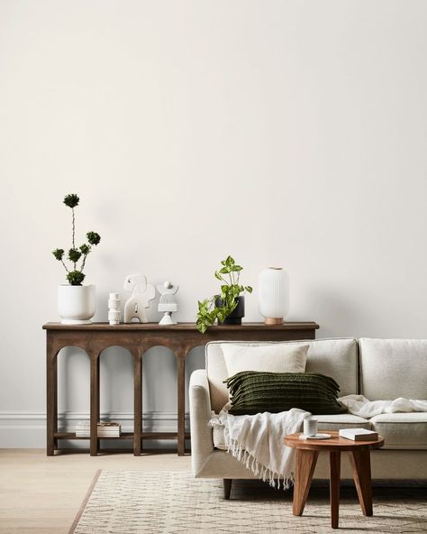 Dulux Australia on Instagram: “The ever popular Dulux Natural White™️ is the lightest of our warm whites and is perfect for brightening your space. Use it with greenery…” Dulux Whisper White, Antique White Usa, Dulux Australia, Dulux Natural White, Dulux White, Red Brick Exteriors, Popular Color Schemes, Dulux Paint, Warm And Cool Colors