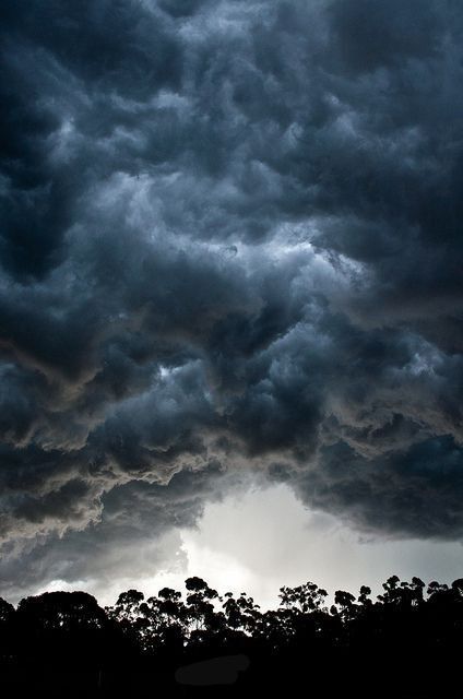 Human Giant, Thunder Clouds, Photo Ciel, Supercell Thunderstorm, Hanging Shoes, Beautiful Skies, Clouds Photography, Dark Clouds, Stormy Weather