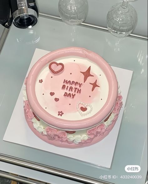 Cake Designs Coquette, Aesthetic Cakes Simple, Simple Aesthetic Birthday Cakes Pink, Bday Cake Ideas Aesthetic, Xiaohongshu Cake, Birthday Cake Korean, Korean Birthday Cake, Kue Disney, Gökkuşaği Pasta