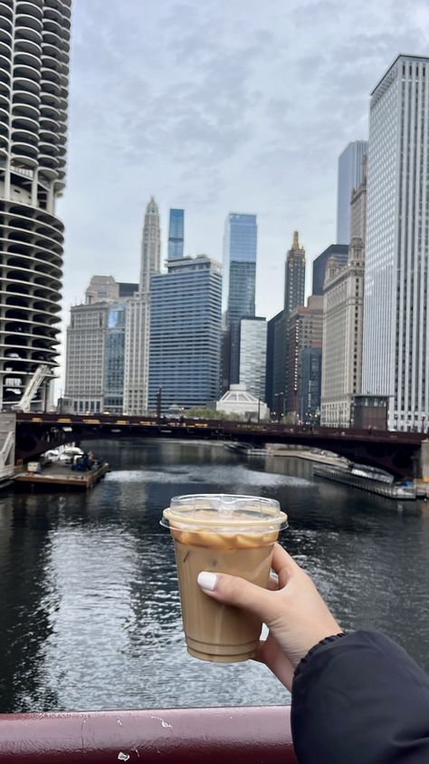 Coffee Shops In Chicago, Nyc Morning Aesthetic, Chicago Coffee Shop Aesthetic, Best Coffee Shops In Chicago, Coffee Nyc Aesthetic, Chicago Travel Outfits, Chicago Coffee, Chicago Buildings, Chicago Aesthetic