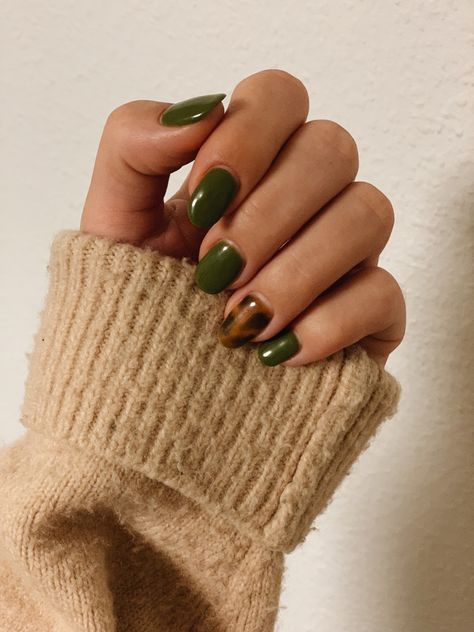 Olive Green Nails, Graffiti Nails, Green Nail Art, Green Nail Designs, Nails Green, Thanksgiving Nails, Body Makeup, Chic Nails, Nail Decals