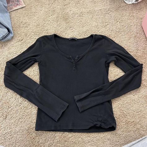 Long Sleeve Brandy Melville Top, Fall Thrifting, Brandy Long Sleeve, Early 2000s Outfits, Brandy Melville Shirts, Brandy Melville Long Sleeve, Trendy Outfits Indian, Brandy Melville Top, Top With Buttons