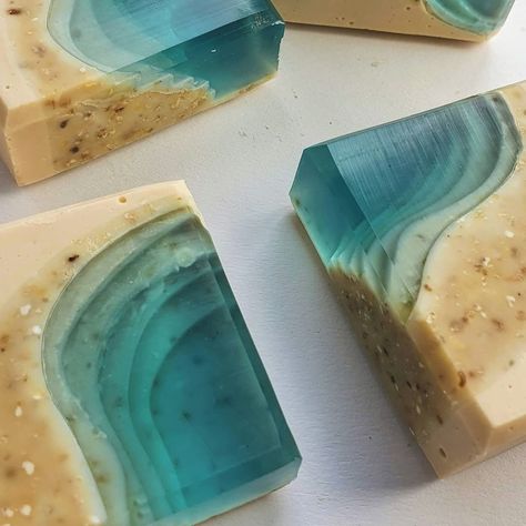 Soap Design Ideas, Cold Process Soap Designs, Beach Soap, Homemade Soap Bars, Soap Embeds, Handmade Soap Recipes, Crystal Soap, Pretty Soap, Soap Craft