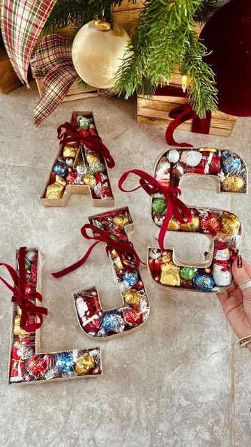 Personalised Christmas Gifts, Cardboard Letters, Thanksgiving Craft, Diy Letters, Cling Film, Cute Christmas Gifts, Instagram Diy, Christmas Chocolate, Red Felt