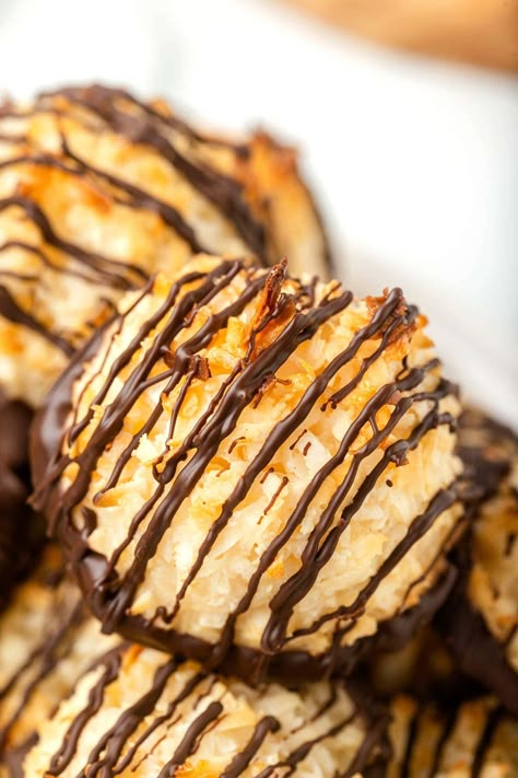 Coconut Macaroons Simple Coconut Macaroons, Macaroon Coconut Recipe, Dairy Free Coconut Macaroons, Chewy Coconut Macaroons, Toasted Coconut Macarons, Coconut Maccarone Recipes, Easy Macaroons Recipe 4 Ingredients, Coconut Cream Balls Recipe, Best Macaroon Recipe