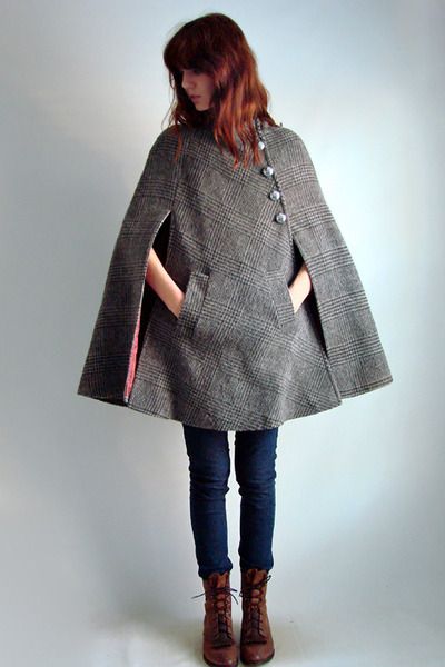 Gray Cape Different Types Of Jackets, Winter Cape, Wool Cape Coat, Cape Designs, Mode Kimono, Vintage Cape, Cape Jacket, Vintage Coats, Wool Cape