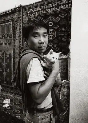 Celebrities With Cats, Murakami Haruki, Kafka On The Shore, Allen Ginsberg, Image Chat, Great Cat, Haruki Murakami, Book Writer, Cat People