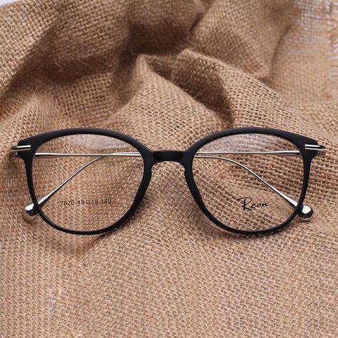 Chashma Frame, Vintage Prescription Glasses, Round Eye Glasses, Cute Glasses Frames, Glasses Frames Trendy, Vintage Glasses Frames, Glasses Prescription, Glasses Trends, Prescription Glasses Frames