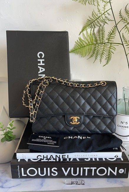 Chanel Classic Flap Medium Caviar, Woc Chanel, Chanel Medium Flap, Luxury Wishlist, Bag Wishlist, Chanel Classic Flap Bag, Luxe Home, Dream Bag, Chanel Flap Bag